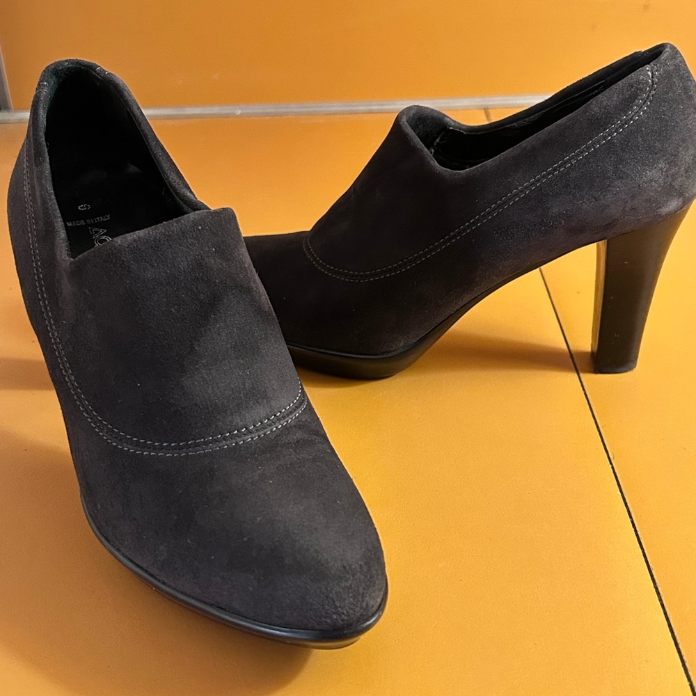 Retails@$225 Aquatalia Rosetta Marvin K. Stretch Suede Dark Gray Heels Size 6